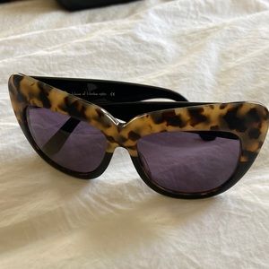 House of Harlow 1960 Tortoiseshell and Black Womens Sunglasses with Case